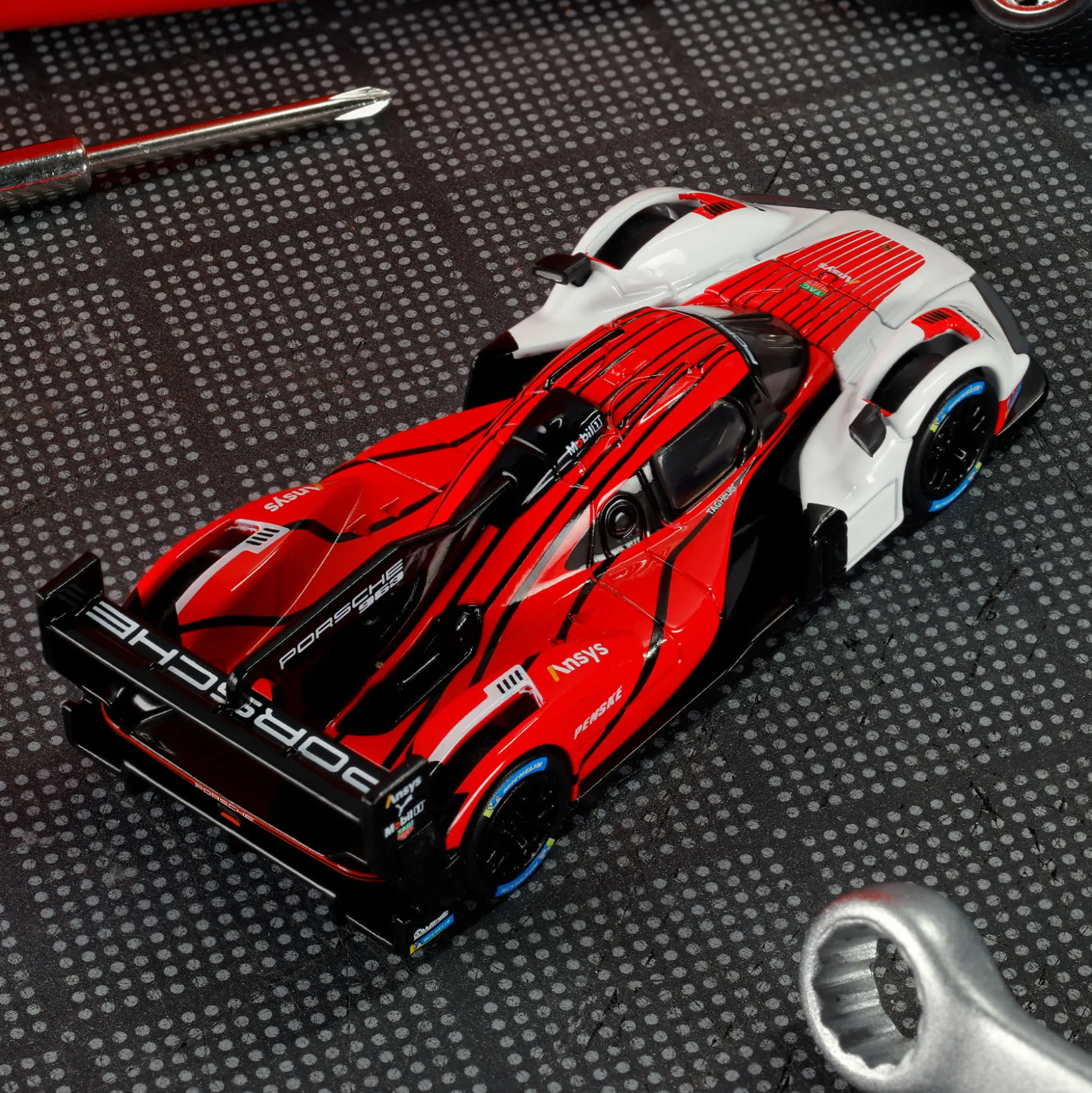 Hot Wheels Elite 64 Porsche 963