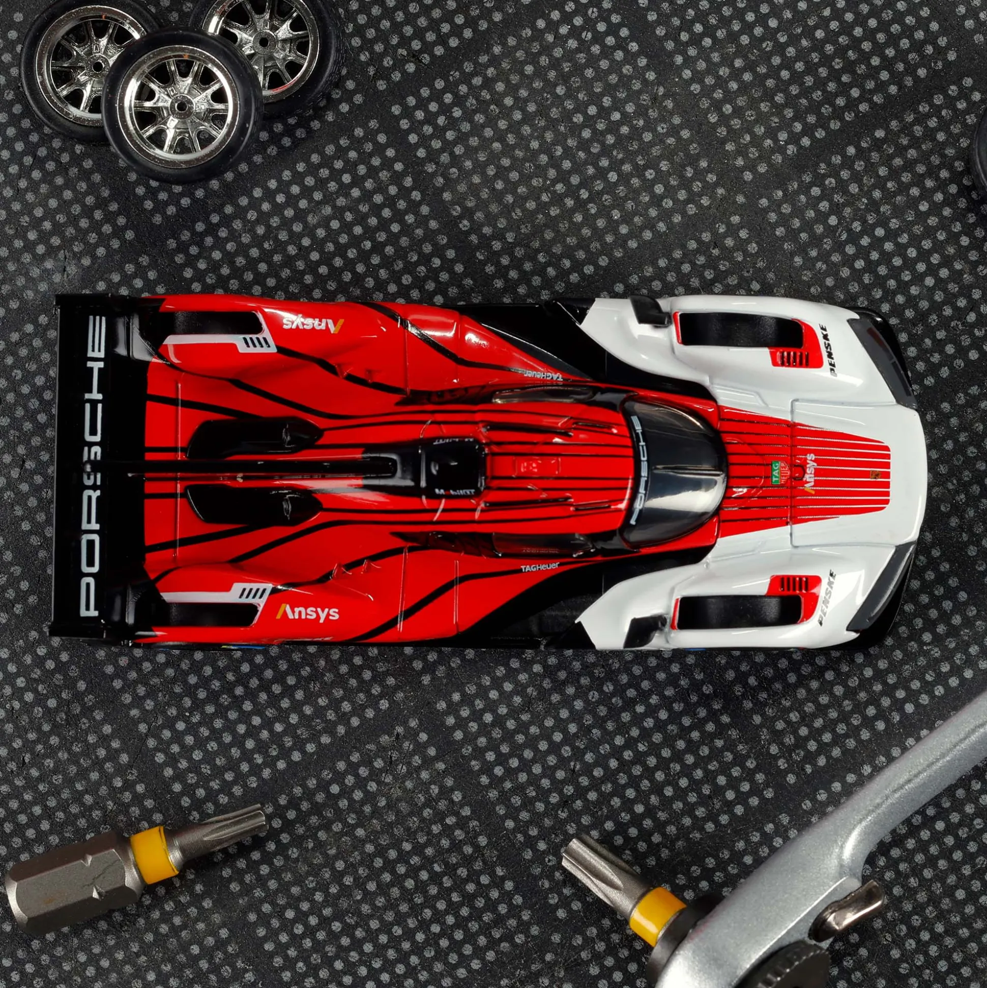 Hot Wheels Elite 64 Porsche 963