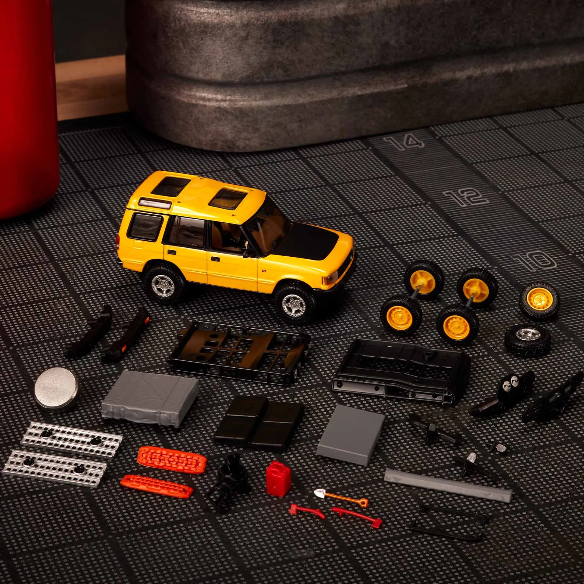 Hot Wheels Elite 64 Mod Shop '94 Land Rover Discovery