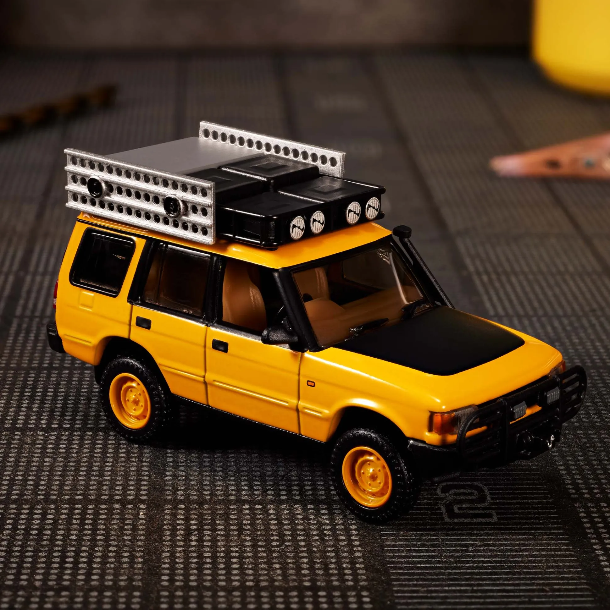 Hot Wheels Elite 64 Mod Shop '94 Land Rover Discovery