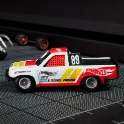 Hot Wheels Elite 64 1989 Toyota HiLux Stadium Truck
