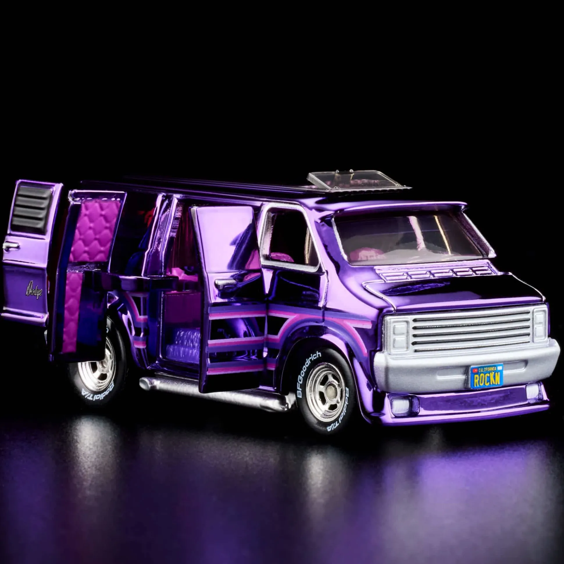 Hot Wheels RLC Exclusive ‘70s Dodge Tradesman Van